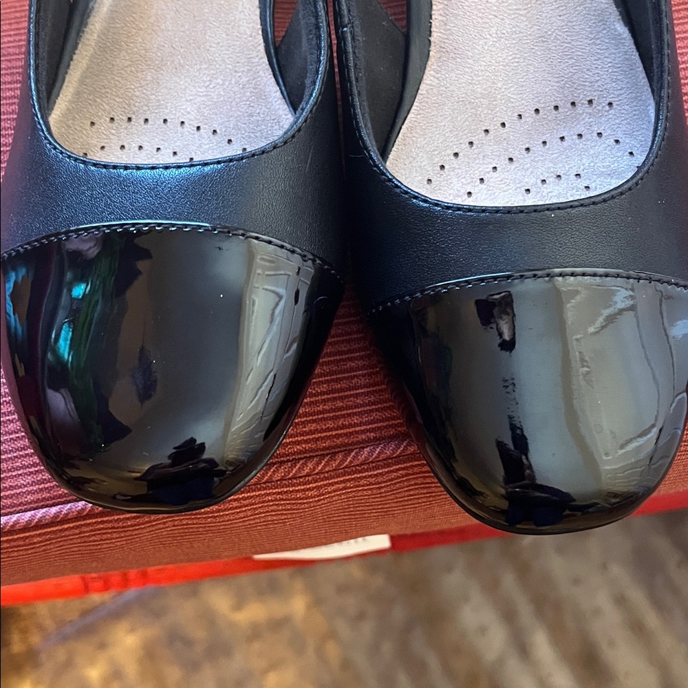Clarks Women's Black Patent Slingback Heels - Picture 7 of 7